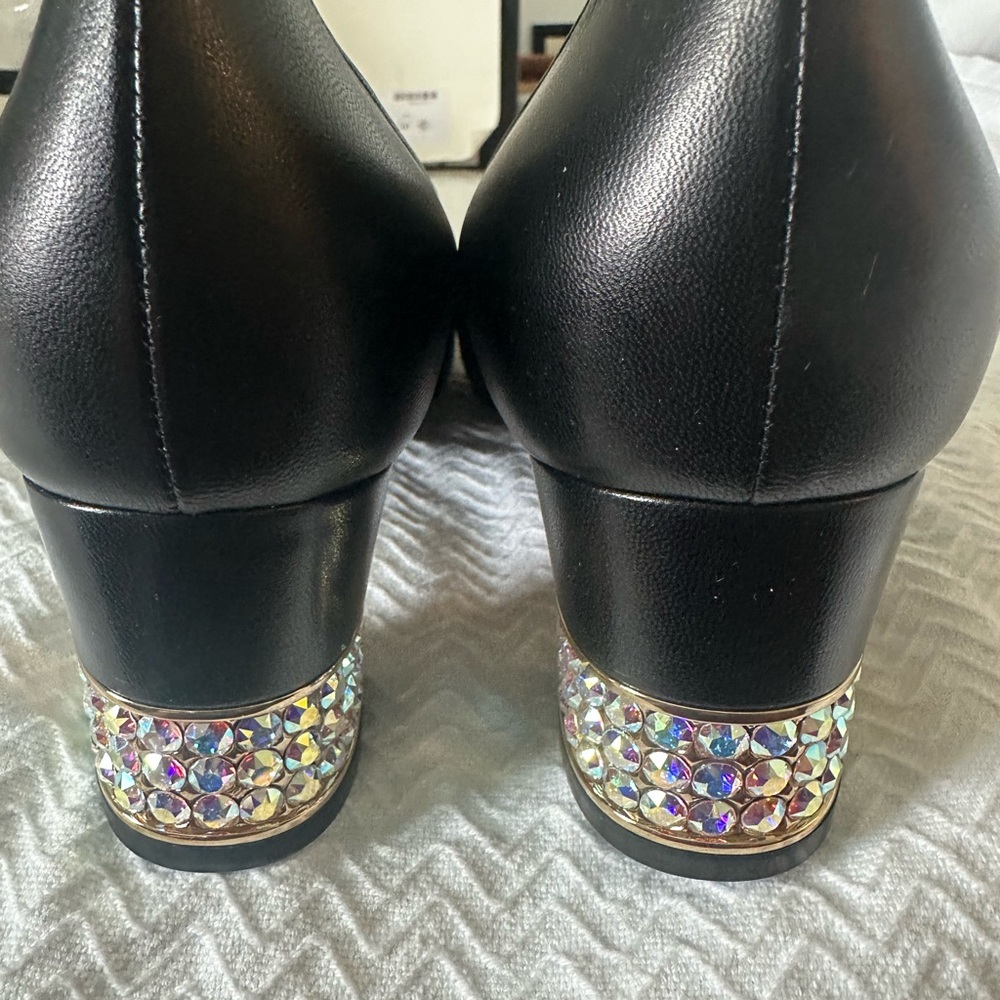 Gucci Black Loafers with Embellished Buckle and Heel - Picture 4 of 12
